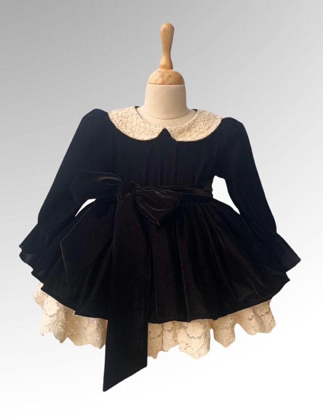 The Vintage Velvet Dress (Black)